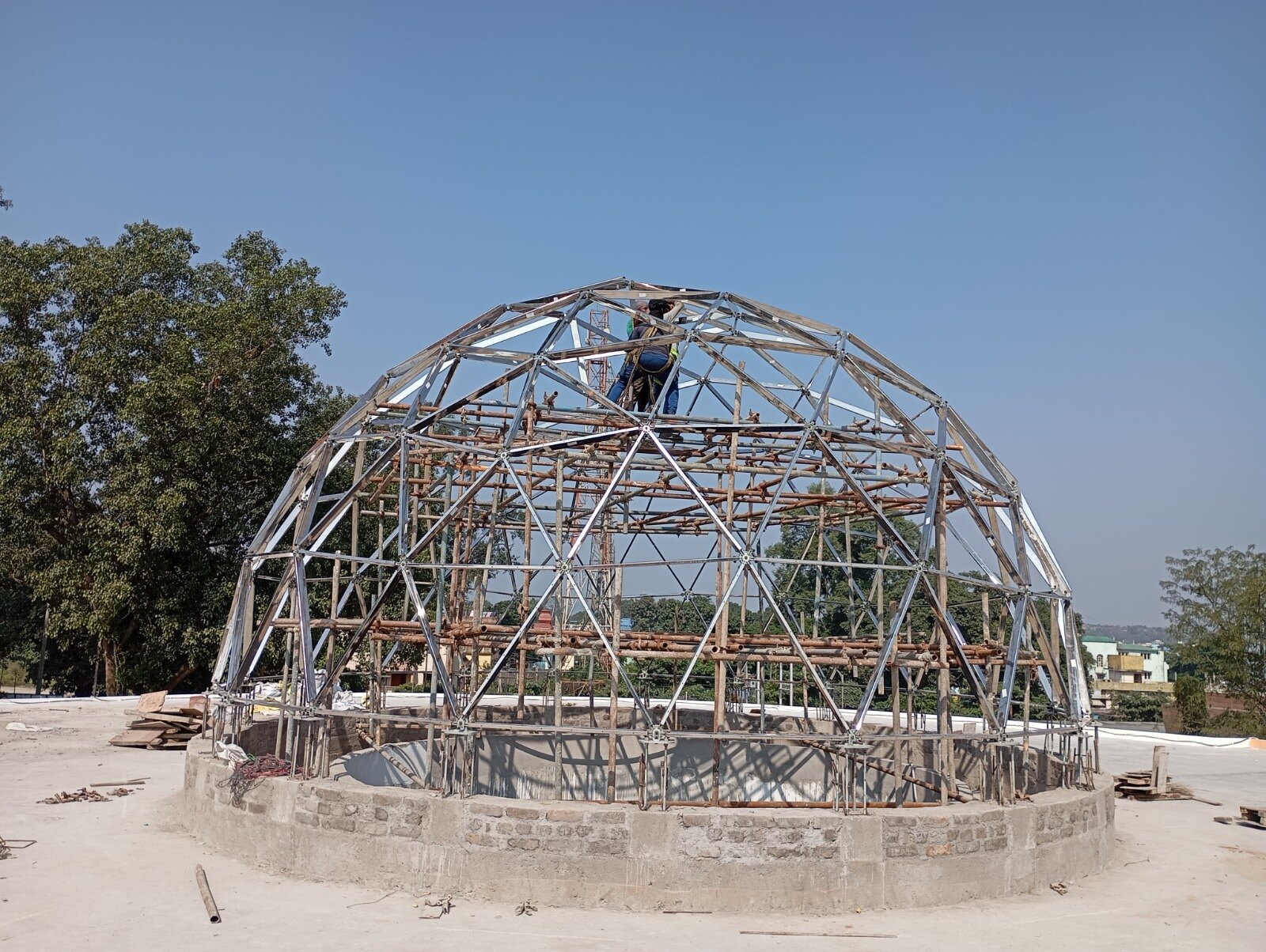 Geodesic steel framework during the Rourkela Circuit House dome build